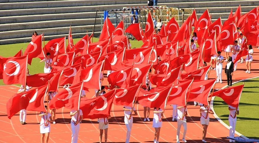 Bağımsızlığımızın sembolü Türk Bayrağı’nın en büyük güvencesi, eğitimli Türk gencidir.