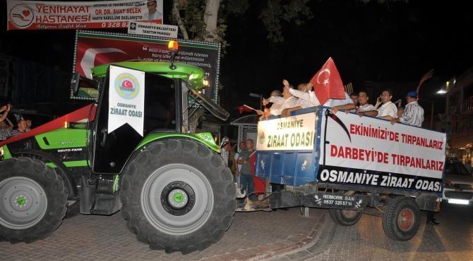 Osmaniye&#39;de 500 traktörle demokrasi nöbeti