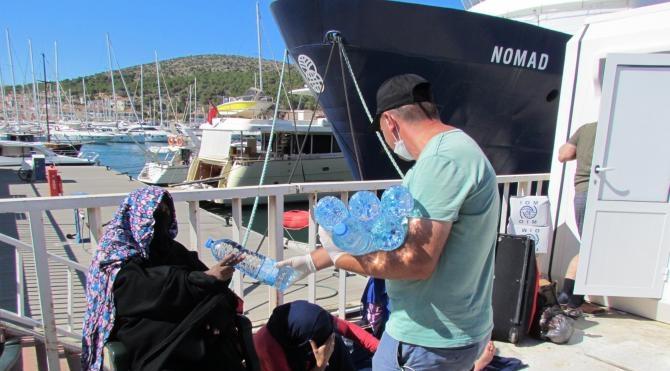 Çeşme&#39;de denizde iki günde 99 mülteci yakalandı