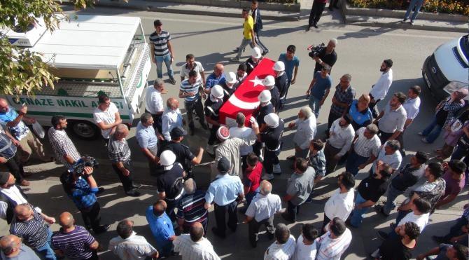 Şehit polis Sönmez, Elazığ&#39;da son yolculuğuna uğurlandı
