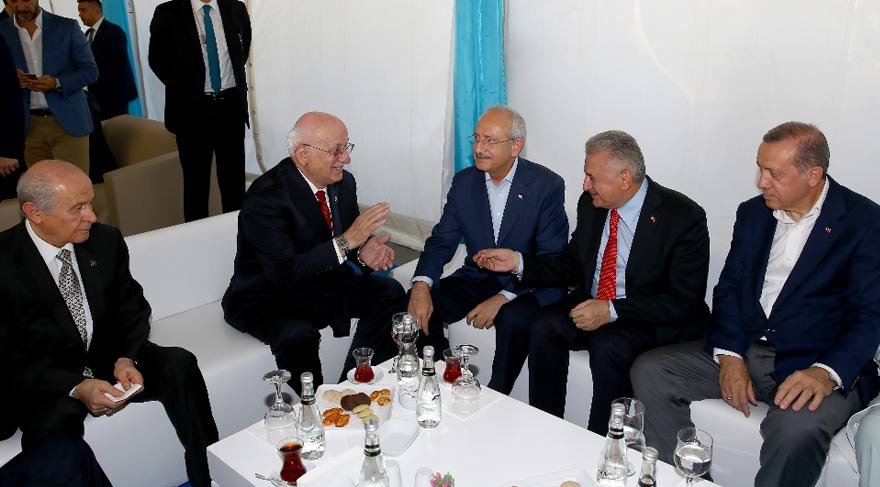 Erdoğan, siyasi parti liderleriyle sohbet etti