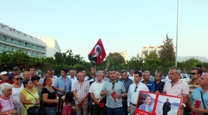 Marmaris&#39;te, CHP&#39;liler demokrasi şehitleri için anma töreni düzenledi