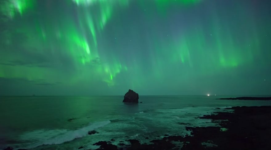 İzlandalı fotoğrafçıdan drone ile çekilen muhteşem Kuzey Işıkları videosu