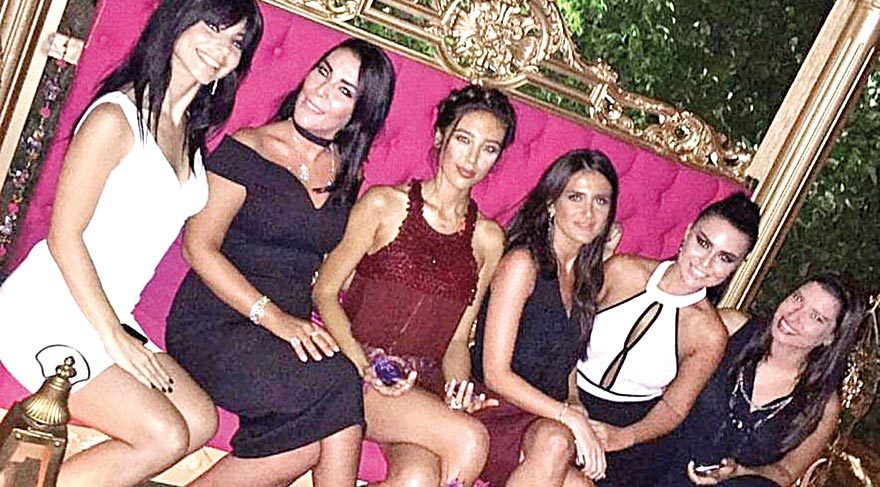 Üç dansözlü kına gecesi