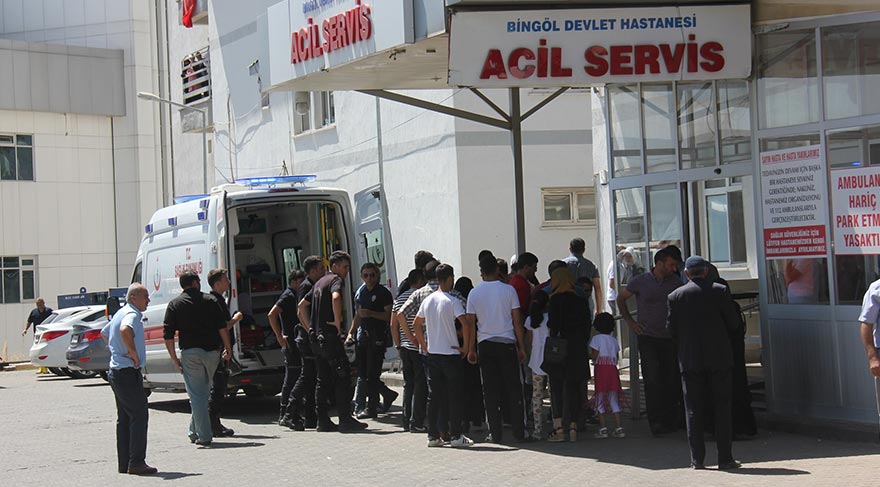 Karlıova'da PKK'lılarla çatışma çıktı: Bir korucu şehit