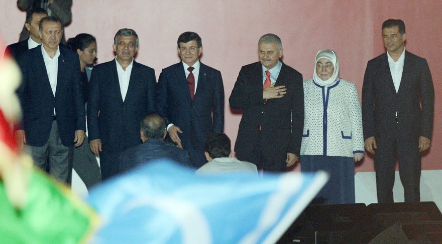 FOTO:DHA - Tarihi gece bu kareyle sona erdi.