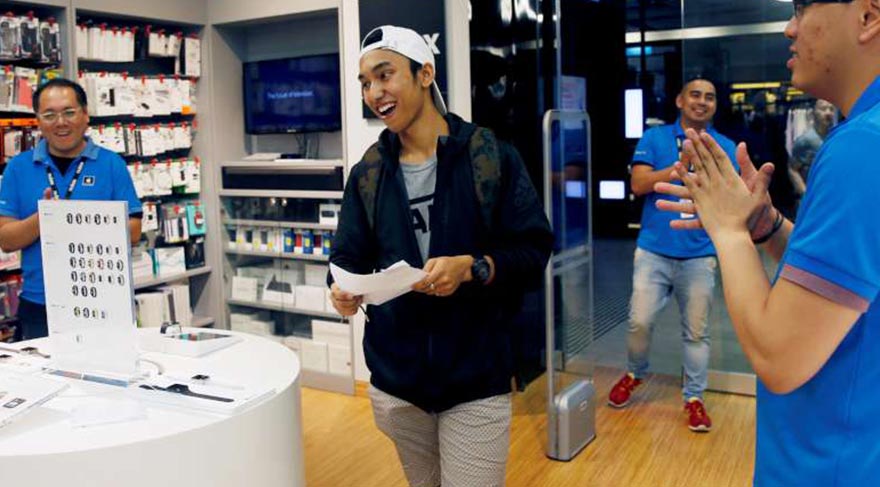 Yeni iPhone 7 için günlerce beklediler