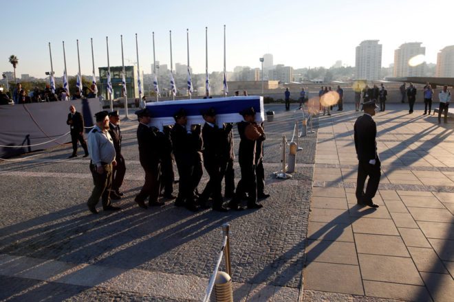 FOTO: REUTERS/ Peres'in naaşı, İsrail Parlamentosu Knesset'e getirildi.