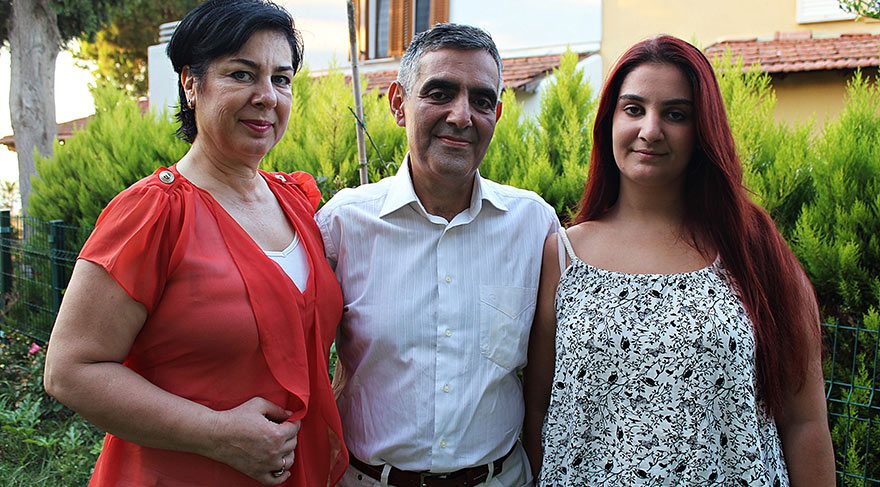 Eşi Özlem Ilgar, kızı Çisem Ilgar (sağda)