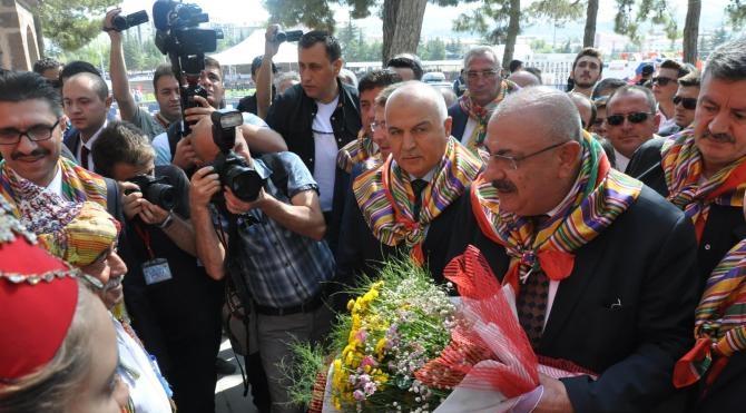 Başbakan Yardımcısı Türkeş: Demir, her darbe ile daha da sertleşir