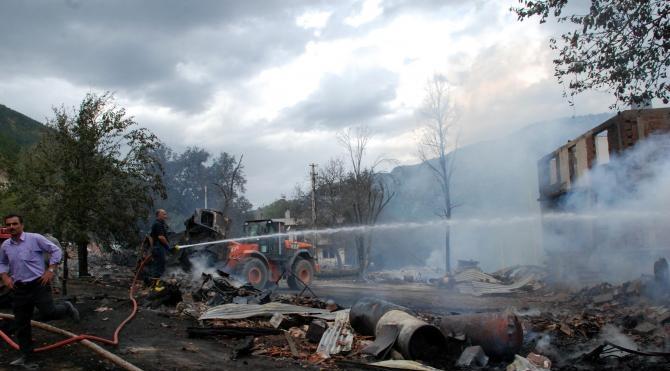 Kastamonu&#39;da 16 ev yandı: 1 ölü