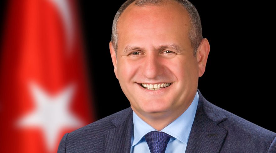 Düzce Belediye Başkanı Mehmet Keleş'in FETÖ pozu