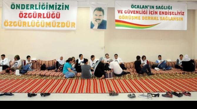 Diyarbakır&#39;da, Öcalan için 50 kişi açlık grevine başladı