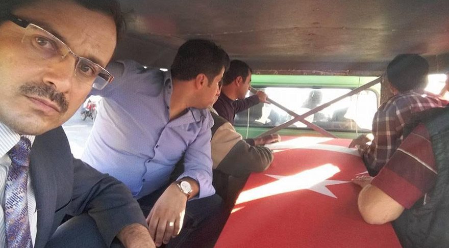 Şehit cenazesiyle selfie yapan imam!