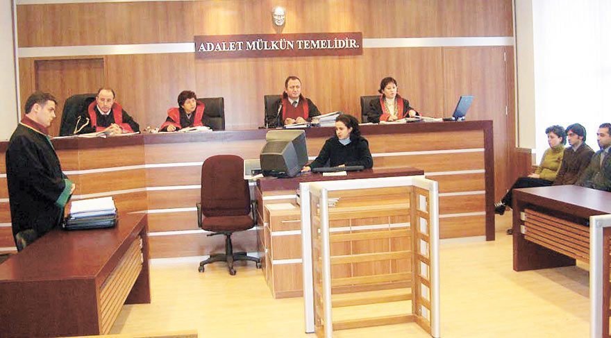 AVRUPA’DA KADIN HAKİM SAYISI ARTIYOR Avrupa genelinde ilk derece mahkemelerdeki kadın hakim oranı yüzde 51’e ulaşmış durumda. Türkiye’de ise erkek hakim üstünlüğü var.