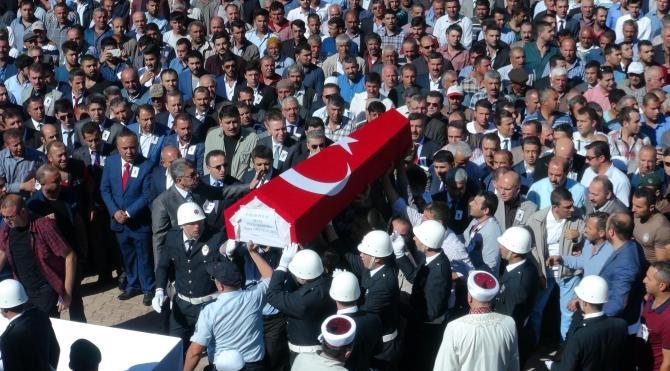 Gaziantep&#39;te şehit polisler törenle memleketlerine uğurlandı (2)