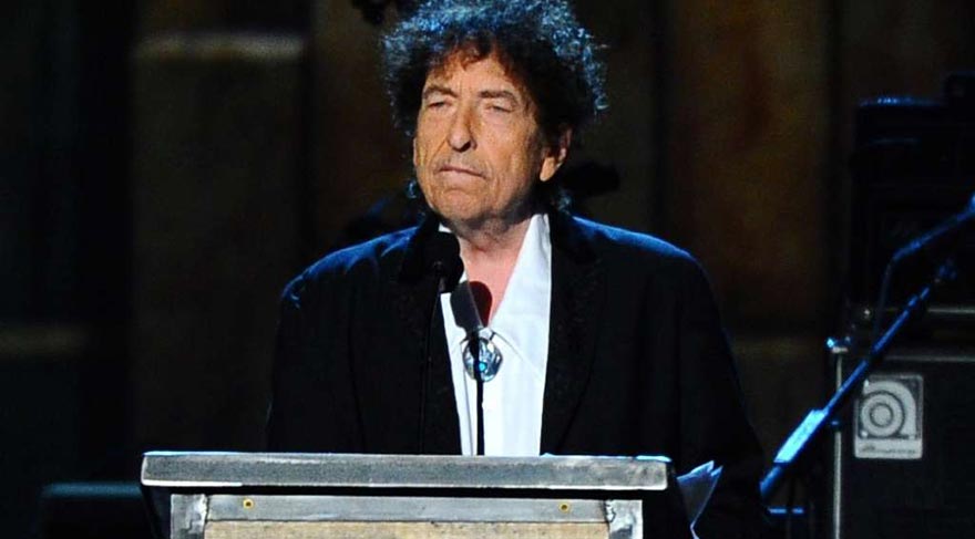 Bob Dylan’ın Desert Trip performansı bazı  hayranlarınca eleştirildi.