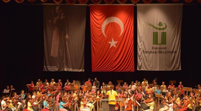 Çocuk Senfoni Orkestrası&#39;ndan Cumhuriyet konseri
