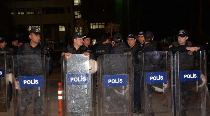 Diyarbakır Büyükşehir Belediye Başkanı Kışanak ile Eş Başkanı Anlı gözaltına alındı (4)