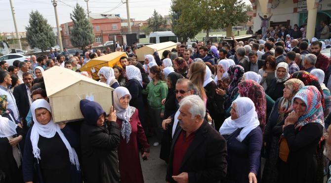 HDP&#39;li milletvekilleri, ölü ele geçirilen 7 PKK&#39;lının cenazesinde