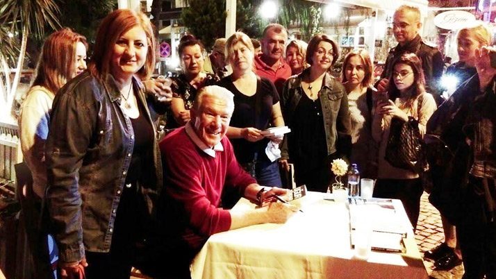 Uğur Dündar imza günü!