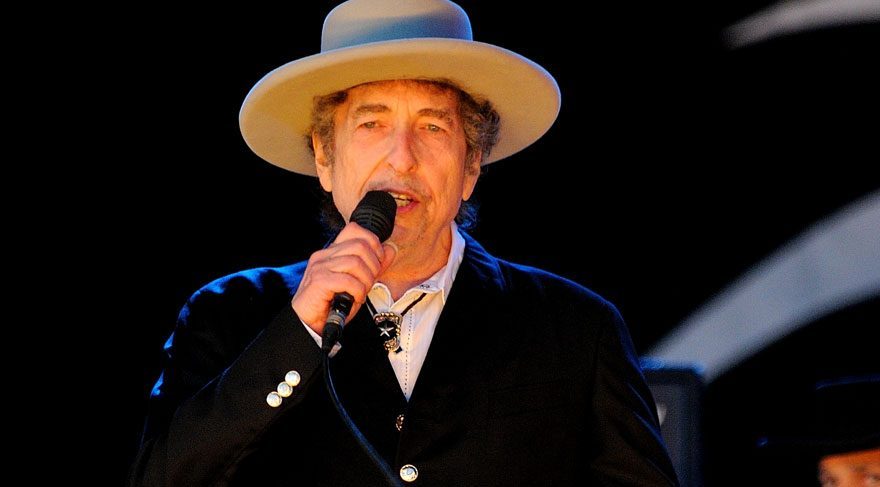 İsveç Akademisi Nobel Ödüllü Bob Dylan’a ulaşamıyor