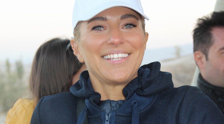 Burcu Esmersoy balon keyfi yaptı