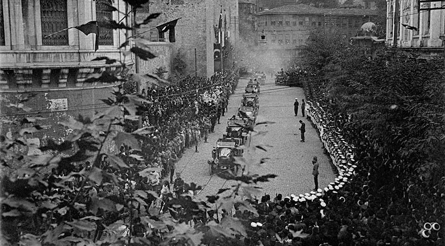 93 yıl önce bugün Mustafa Kemal ve Türk ordusu İstanbul'u kurtarmıştı!