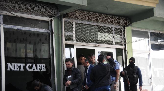 Hakkari&#39;de polis DBP ve HDP binalarında arama yaptı