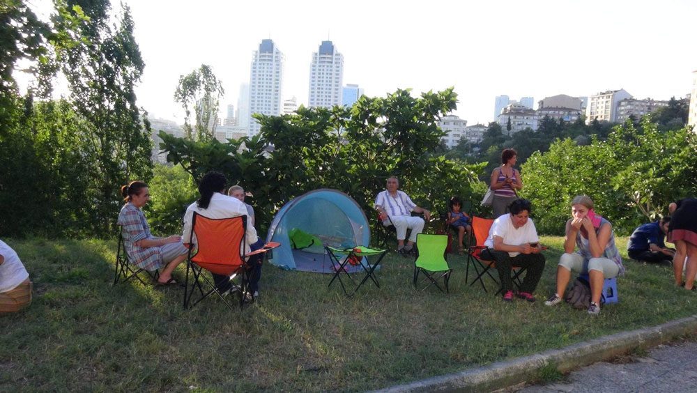 Parkına sahip çıkan vatandaşlar, çadırlar kurup nöbet tutmuşlardı.