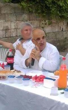 MERSIN'DE CAMI IMAMI HASAN TASTAN (GOZLUKLU), OGLUNUN FETO TEROR ORGUTU KAPSAMINDA TUTUKLANDIGINI OGRENMESI UZERINE IPLE KENDINI ASARAK INTIHAR ETTI. FOTO: MERSIN/ DHA