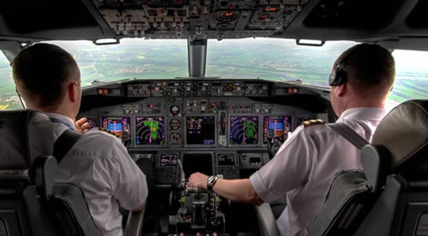 Pilottan kuleye: Çocuk çok ağlıyor, bizi direkt rotadan uçurun