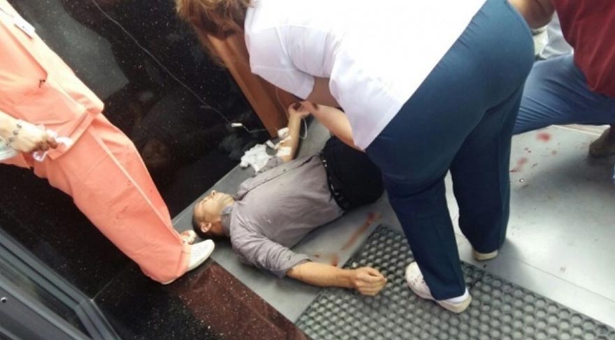 Kuyumcuya giren soyguncu çalışanları vurdu!