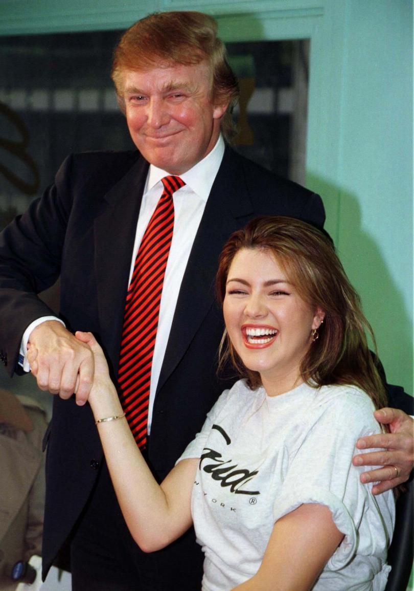 Trump'ın kainat güzeliyle 1996 yılında çekilmiş bir fotoğrafı