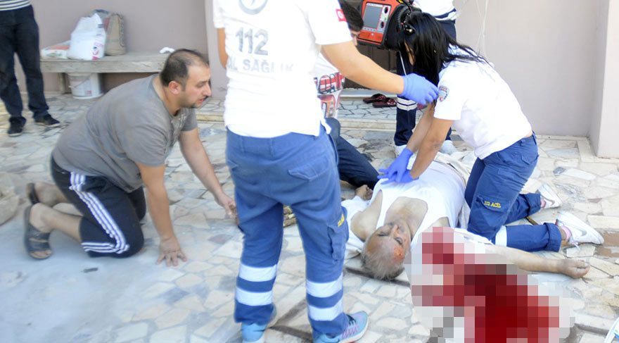 AYNI GÜN HEM AĞABEYİNİ, HEM BABASINI KAYBEDEN SONER HÜSEYİNOĞLU (DİZ ÇÖKEN) İSE ŞOKA GİRDİ.