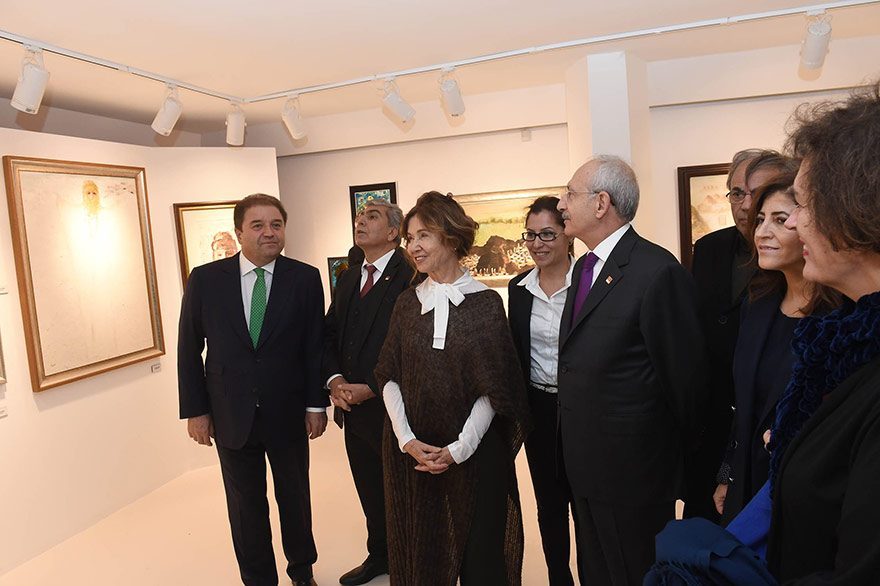 FOTO - DHA : CHP Genel Başkanı Kemal Kılıçdaroğlu dün akşam Maltepe Belediyesi'nin yaptığı Fikret Otyam Sanatevi'nin açılışını yaptı.