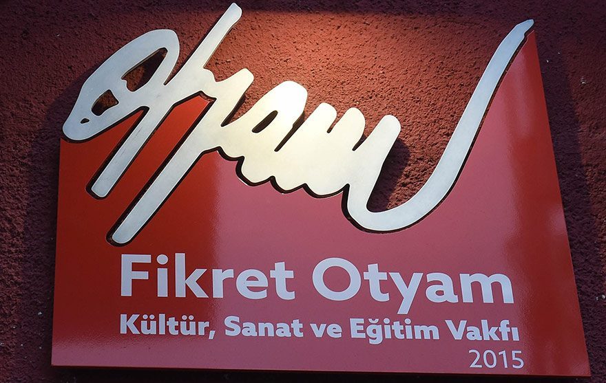 FOTO - DHA : CHP Genel Başkanı Kemal Kılıçdaroğlu dün akşam Maltepe Belediyesi'nin yaptığı Fikret Otyam Sanatevi'nin açılışını yaptı.
