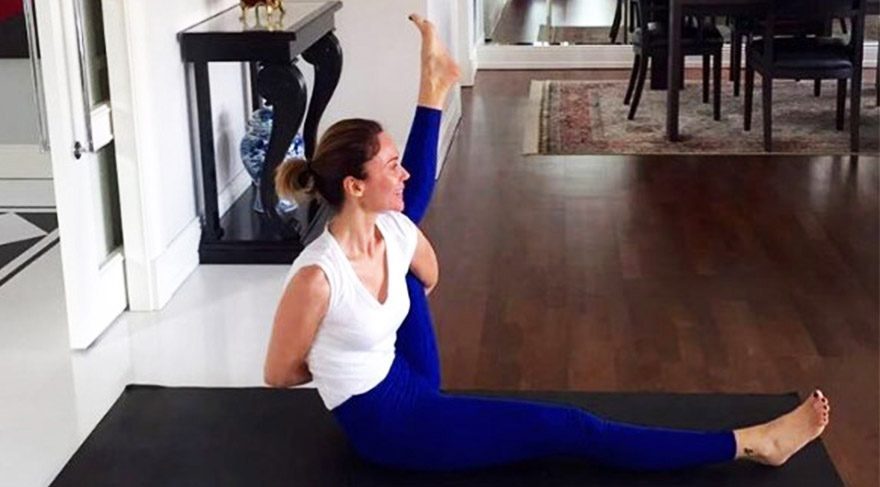 Demet Şener'den Ebru Şallı'ya ünlülerin yeni sokak trendi: Tayt