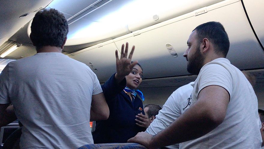 İstanbul uçağında şoke eden hırsızlık! Türk yolcular yakaladı