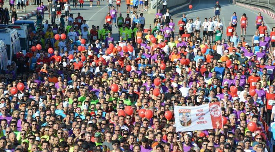 Antalya ve İstanbul maratonlarına 10 binlerce koşucu - yürüyüşçü katılıyor.