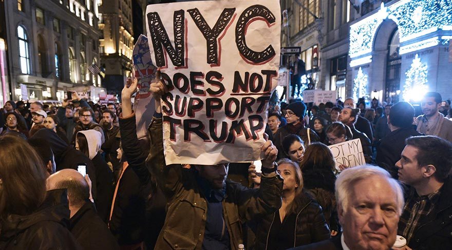 “New York Trump’ı desteklemiyor” son günlerde artan protestolardaki sloganlardan biri. 