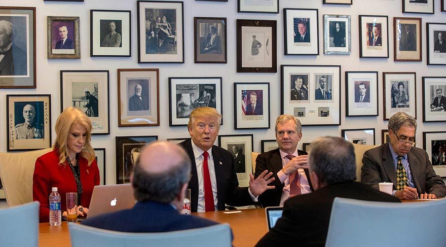 Donald Trump ve yanında New York Times’ın patronu Arthur Sulzberger Jr.