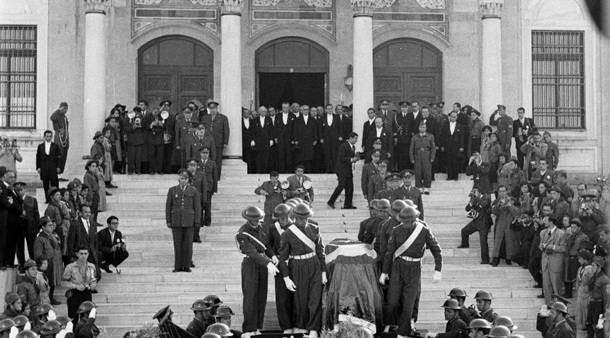Geçici olarak Etnografya Müzesi’ndeki kabrine kondu.