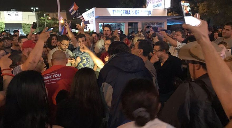 Son dakika... Fidel'in ölüm haberini alan Kübalılar kutlama yaptı