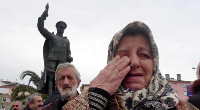 Rize&#39;deki törende Atatürk Anıtı&#39;nın kaldırılması kararına tepki