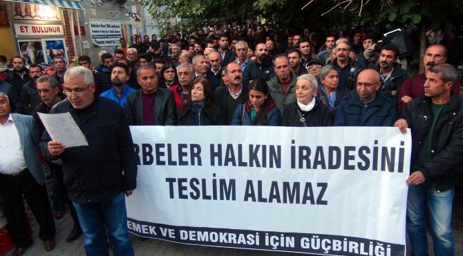 Tunceli&#39;de HDP&#39;li milletvekillerinin gözaltına alınıp tutuklanması protesto edildi