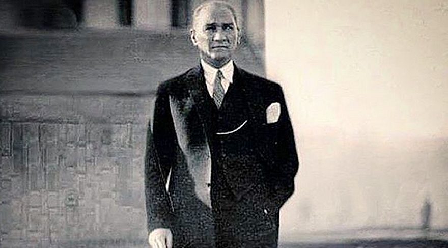 Ünlü isimler sosyal medya hesaplarından 10 Kasım için Atatürk paylaşımlarında bulundu