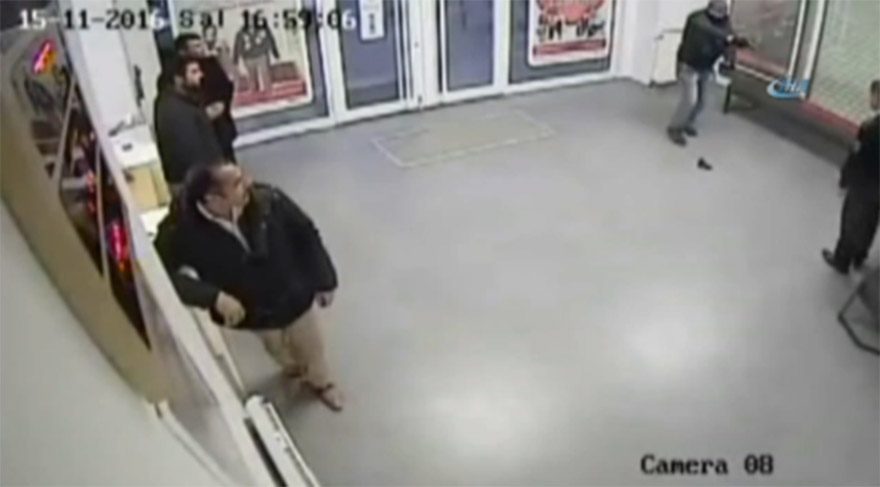 Silahlı banka soygunu kamerada!