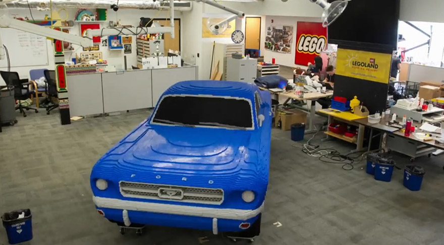 Lego kendini aştı... Araba yaptılar!