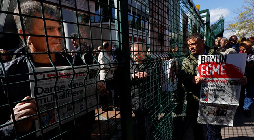 Cumhuriyet Gazetesi'ne operasyon: 15 gözaltı